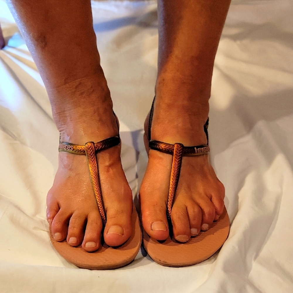 Havaianas Pink/Rose Sandals Flip-Flops Minimalist Design